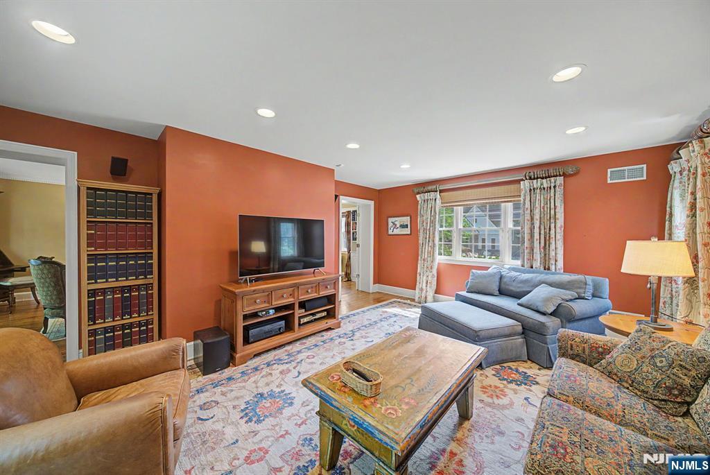9 Woodland Park Drive — photo 7