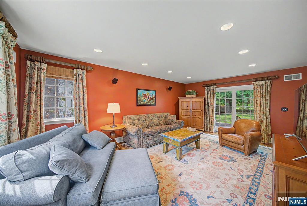 9 Woodland Park Drive — photo 8