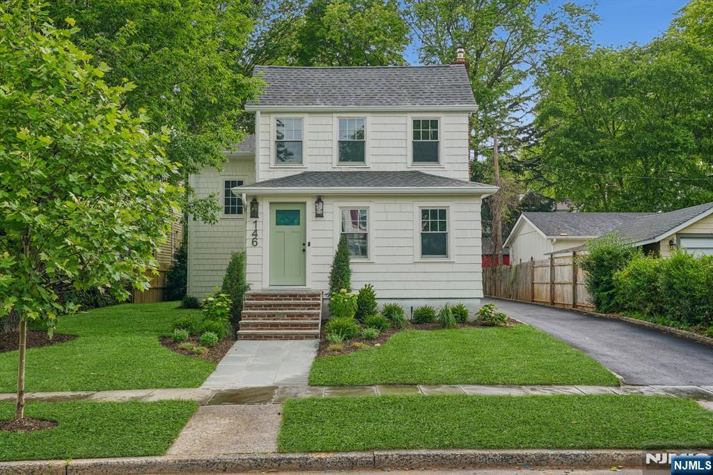146 Sherman Avenue — photo 2