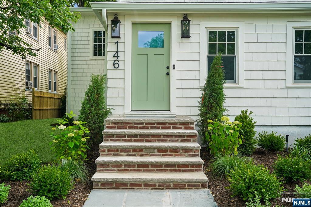 146 Sherman Avenue — photo 3