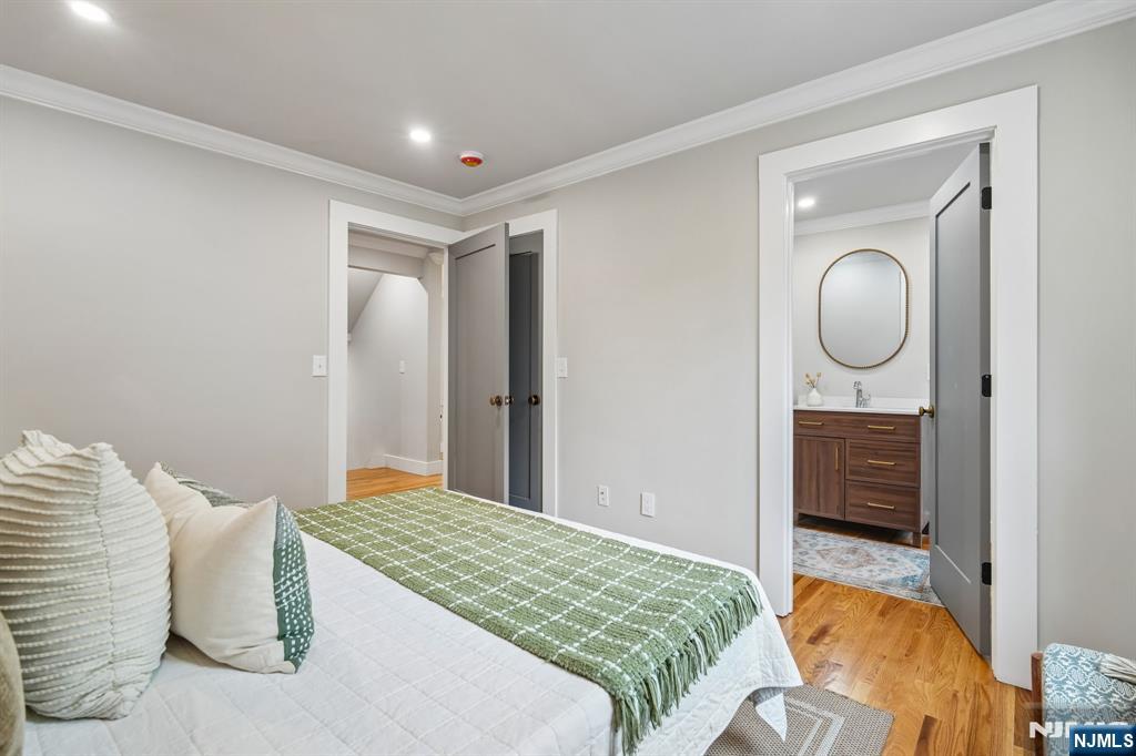 146 Sherman Avenue — photo 24