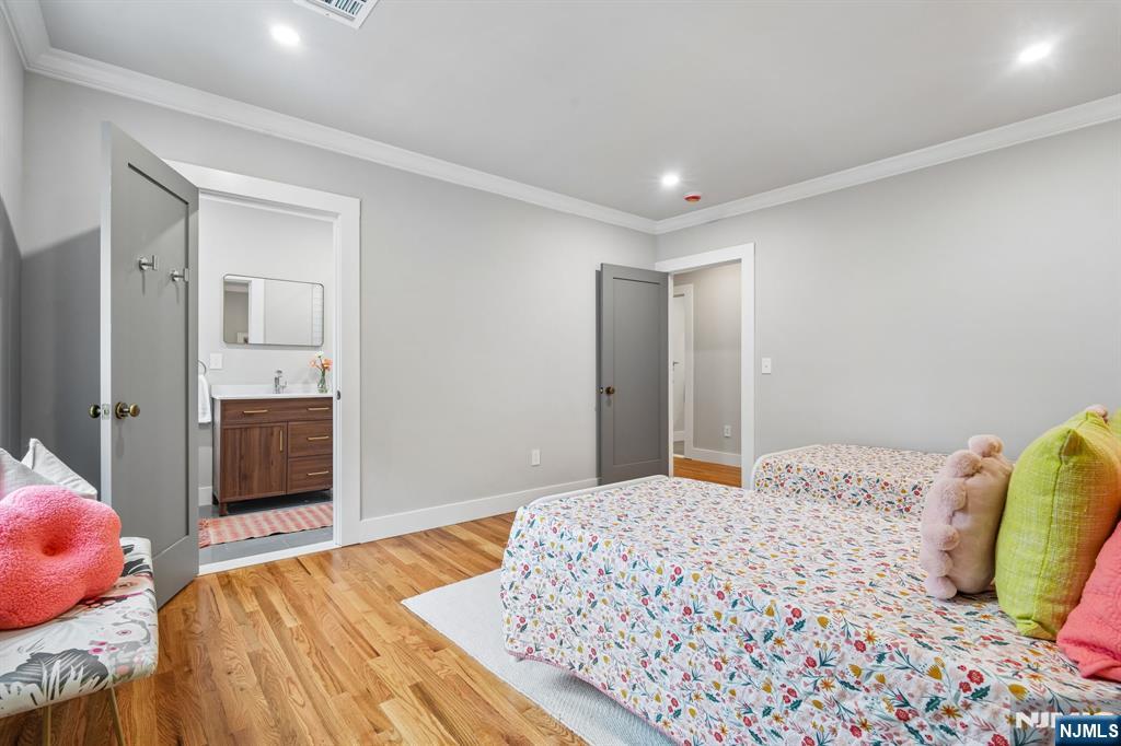 146 Sherman Avenue — photo 34