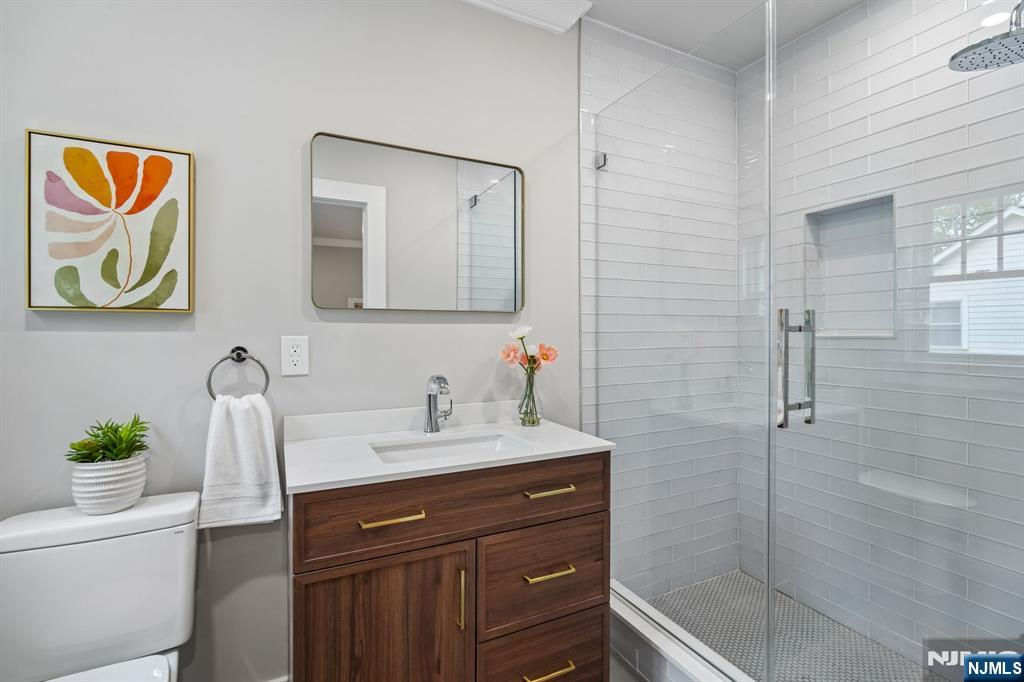 146 Sherman Avenue — photo 35