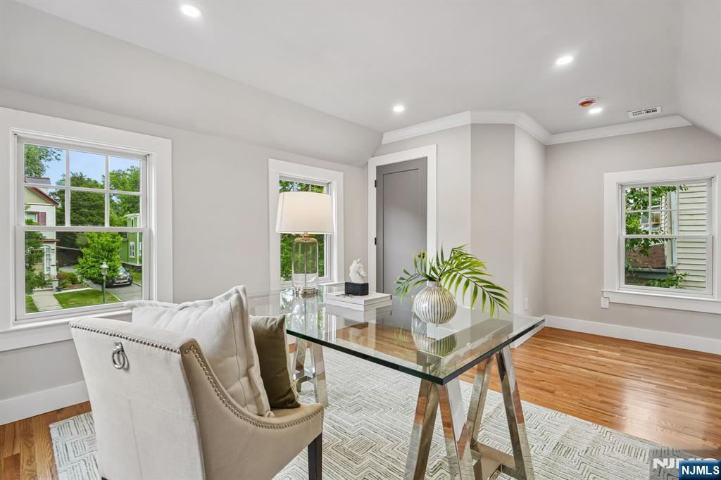 146 Sherman Avenue — photo 40