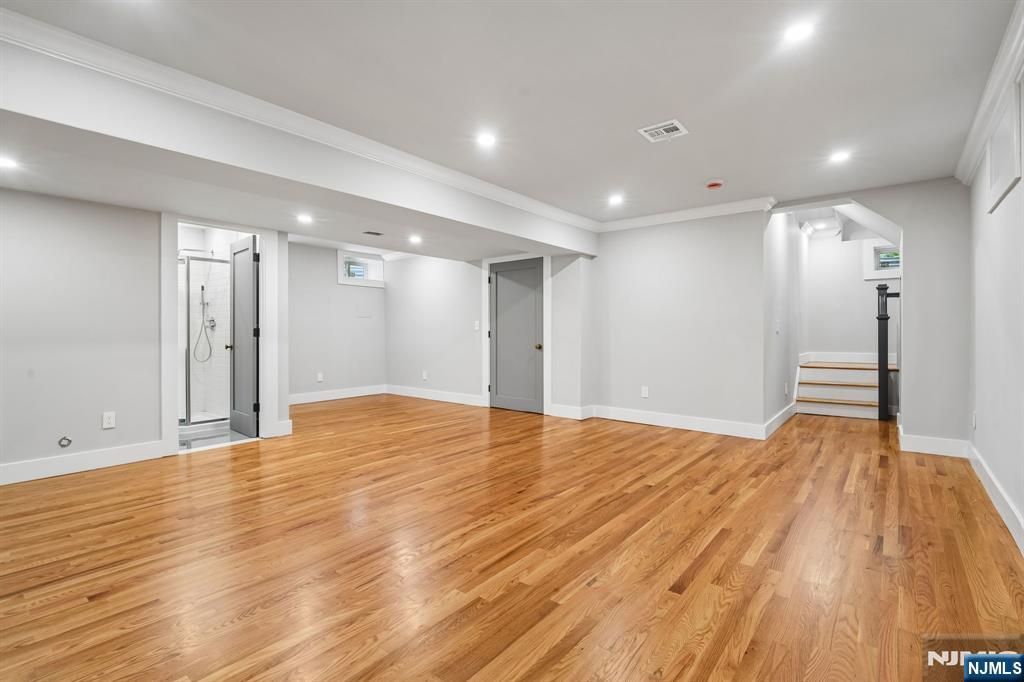 146 Sherman Avenue — photo 43
