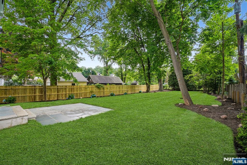 146 Sherman Avenue — photo 50