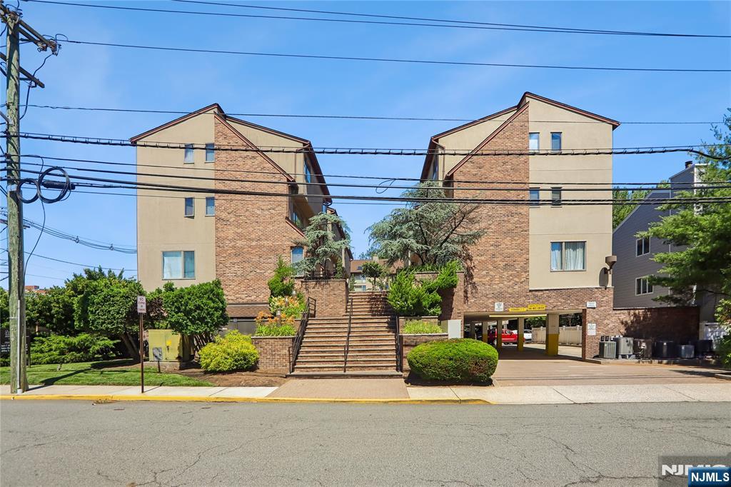 1315 15th St, Fort Lee, NJ 07024