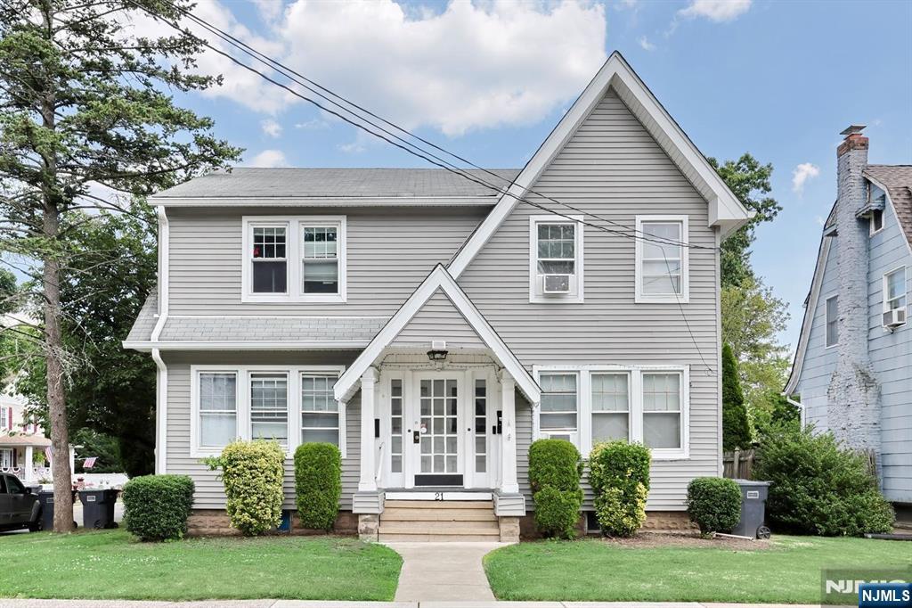 21 Haring St, Bergenfield, NJ 07621