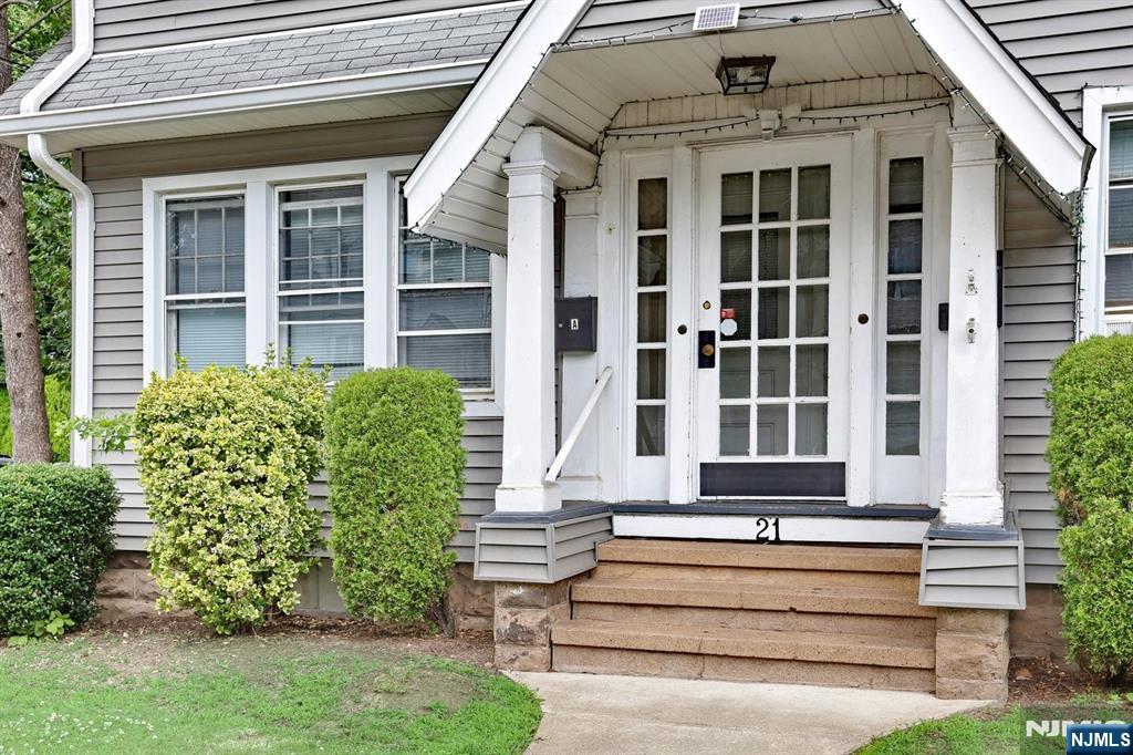 21 Haring St, Bergenfield, NJ 07621