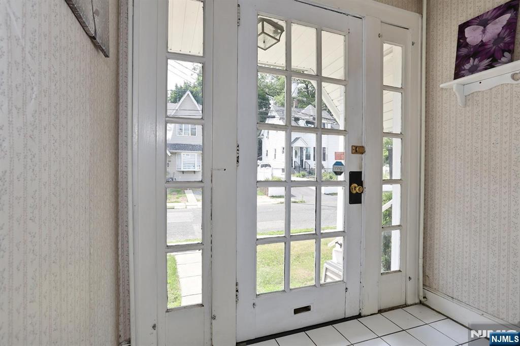 21 Haring St, Bergenfield, NJ 07621
