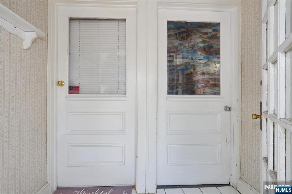 21 Haring St, Bergenfield, NJ 07621