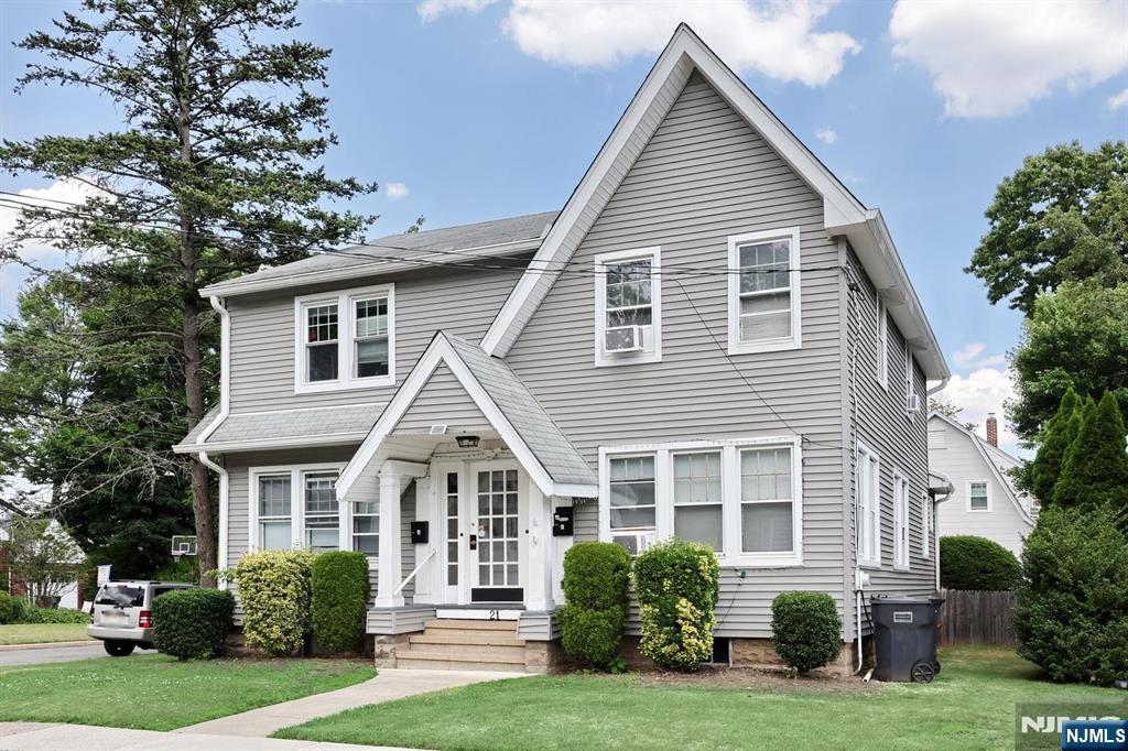 21 Haring St, Bergenfield, NJ 07621