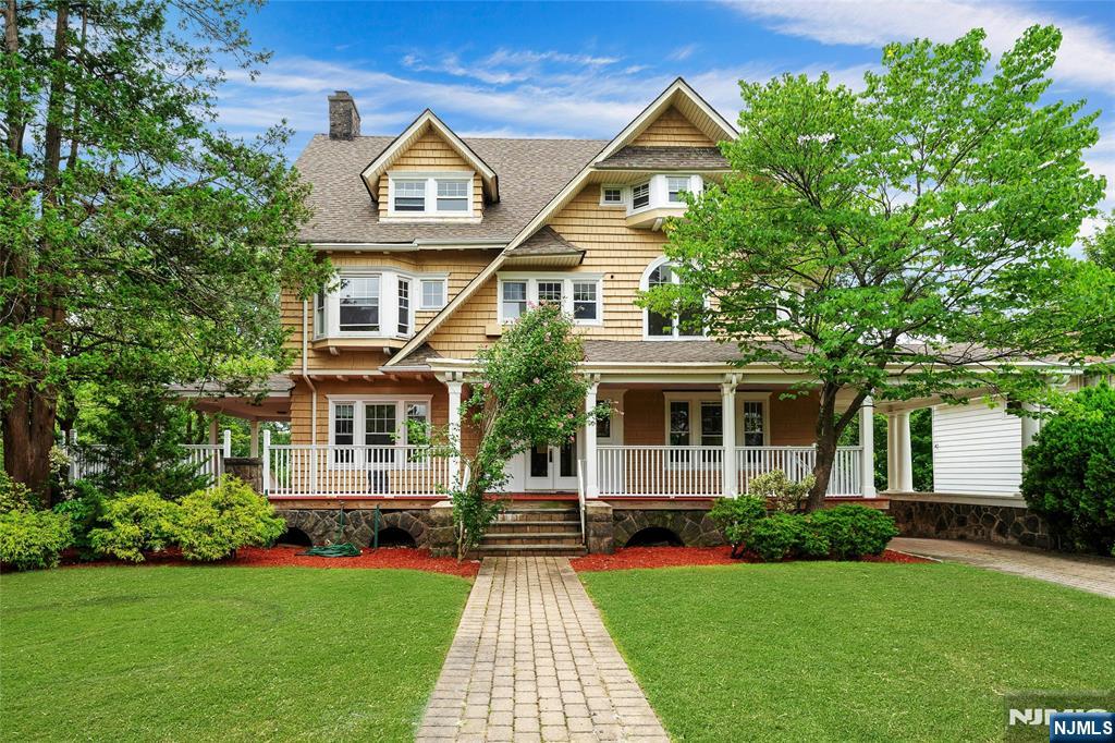 241 Summit Ave, Hackensack, NJ 07601