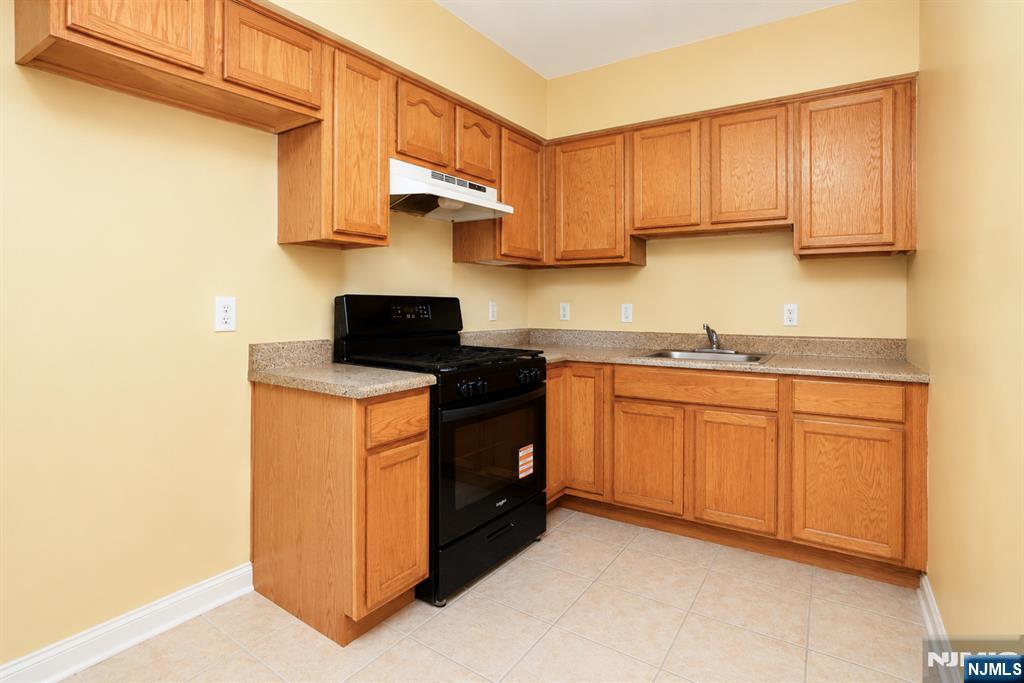 3rd image of 42 Astor St, Newark, NJ 07114 | MLS# 26022389