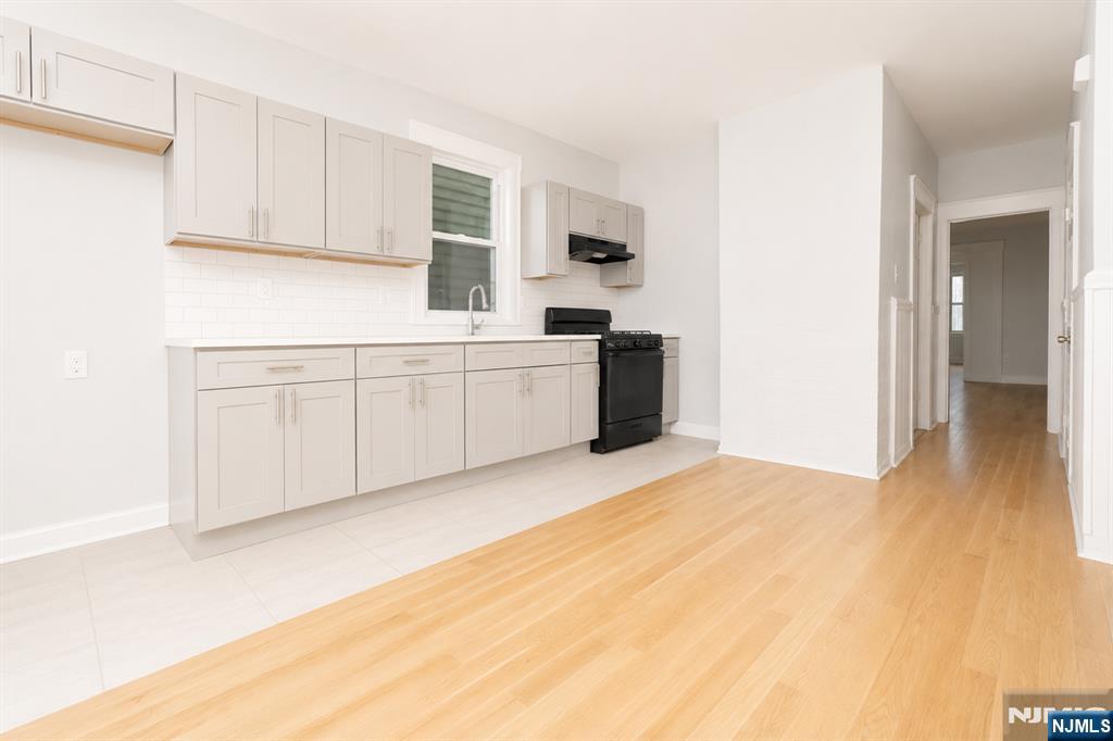 66 Isabella Avenue - Photo 2