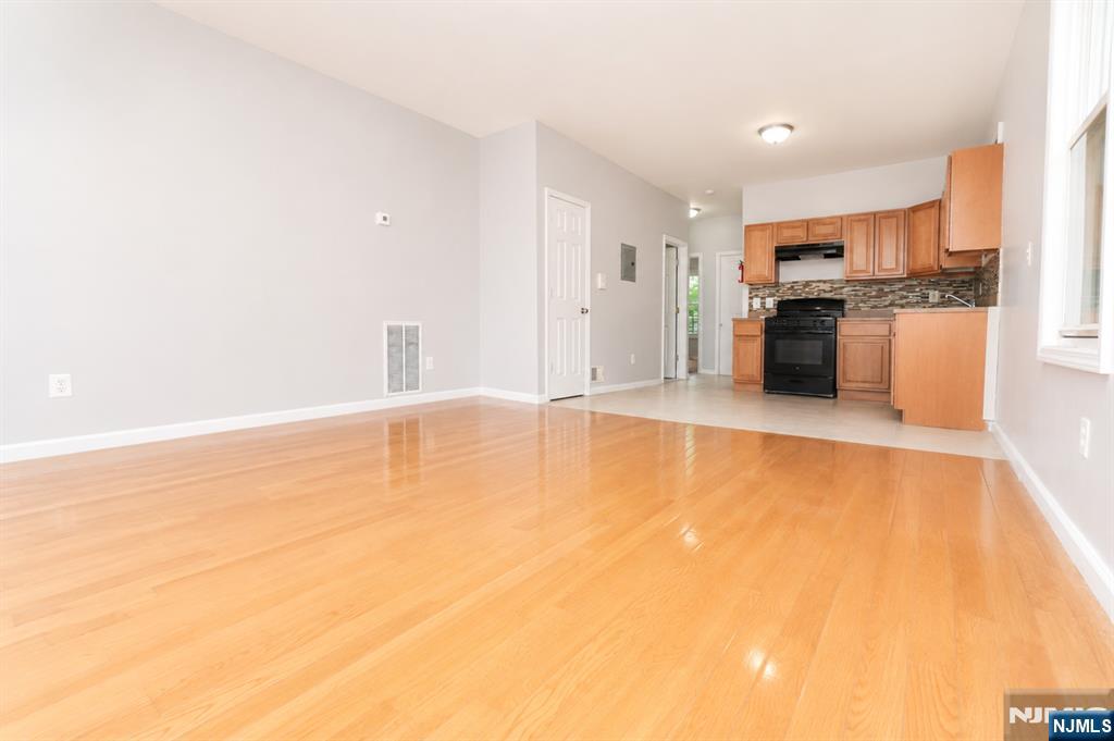 136-138 Dewey Street - Photo 2