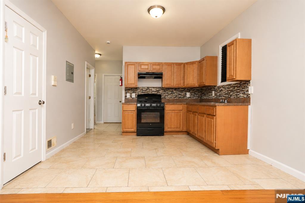 136-138 Dewey Street - Photo 4
