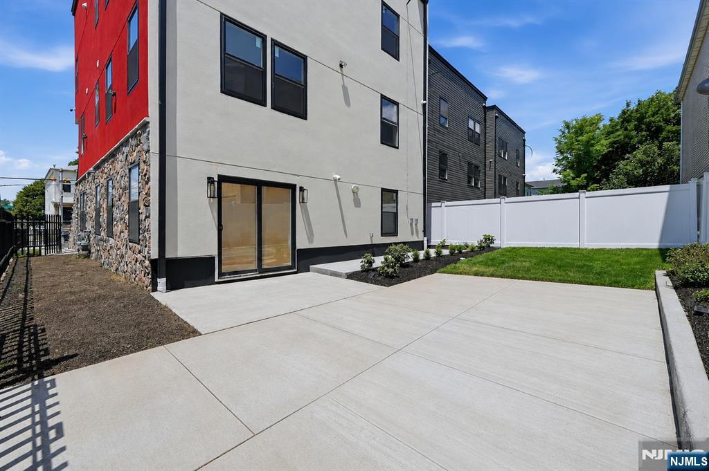 438 10th Street — photo 38