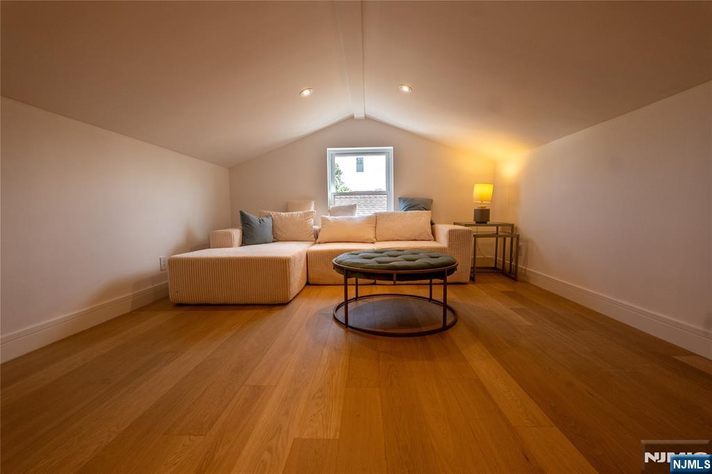 155 Waldo Place — photo 32