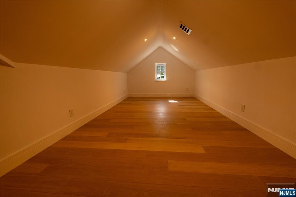 155 Waldo Place — photo 33