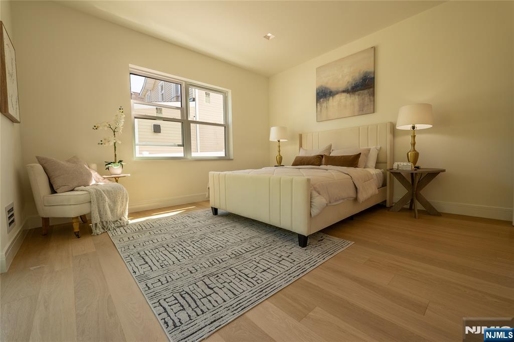 155 Waldo Place — photo 10