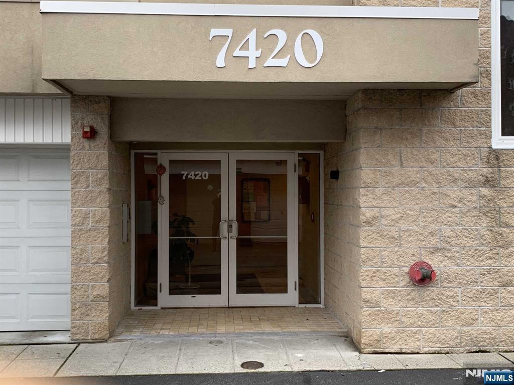 7420 Boulevard E #2C - Photo 1