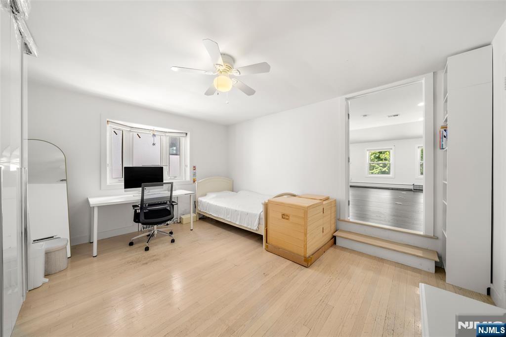 1095 Palisade Avenue — photo 12