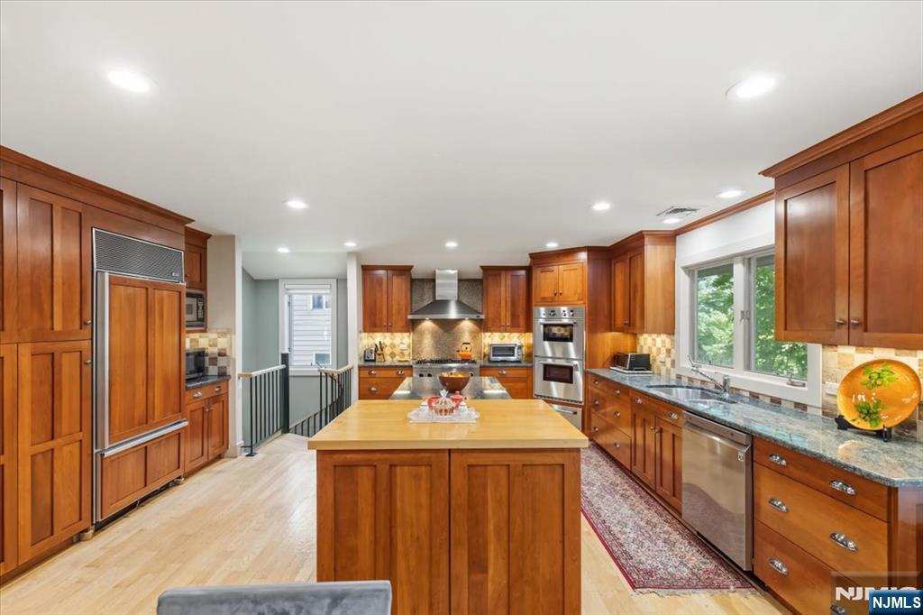 130 Van Nostrand Avenue — photo 14