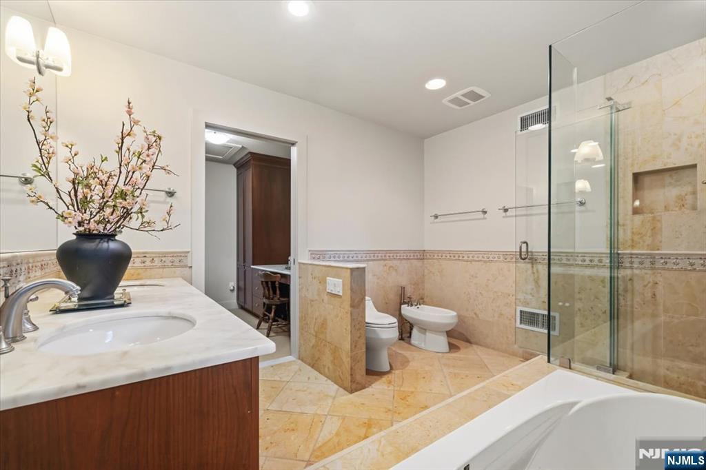 130 Van Nostrand Avenue — photo 17