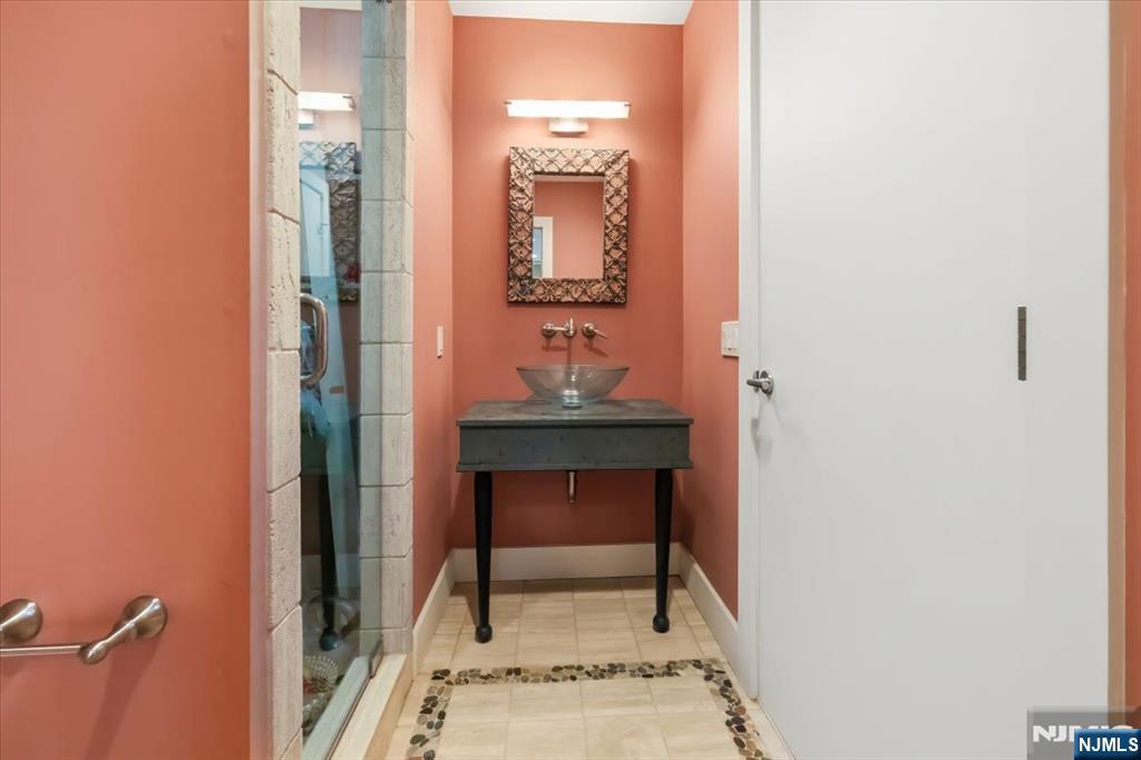 130 Van Nostrand Avenue — photo 23