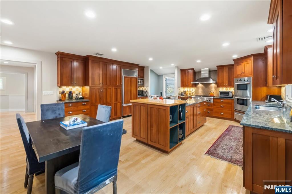 130 Van Nostrand Avenue — photo 10