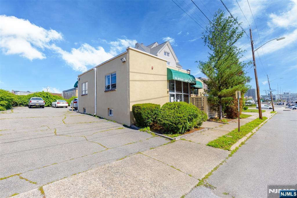 87 Old River Street