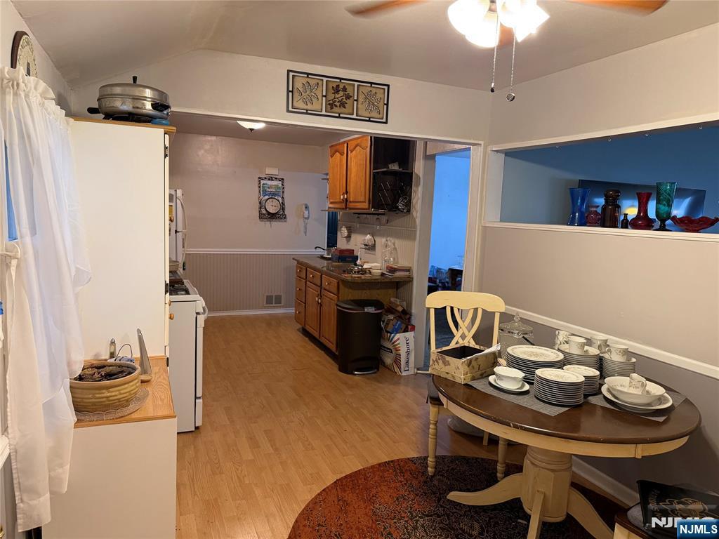 208 Lawrence Drive - Photo 4