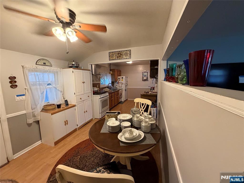 208 Lawrence Drive - Photo 5