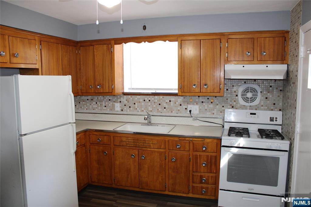 208 Bergen Boulevard 3 - Photo 2