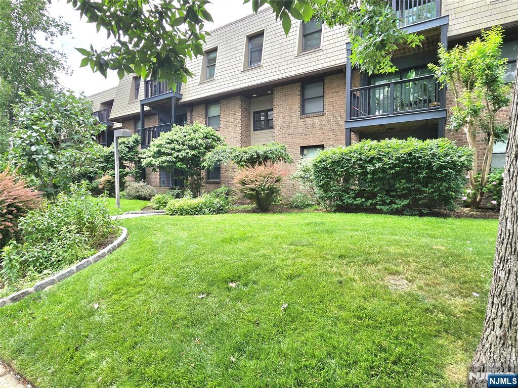 560 North Ave #I, Fort Lee, NJ 07024