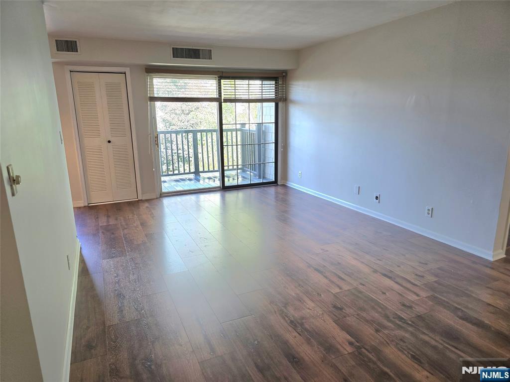 560 North Avenue I - Photo 3