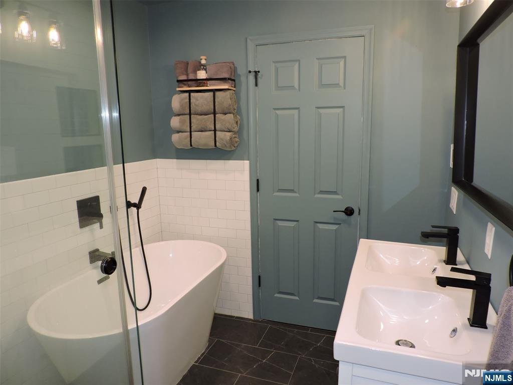 350 Monroe Avenue — photo 22
