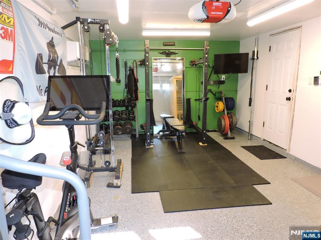 350 Monroe Avenue — photo 31