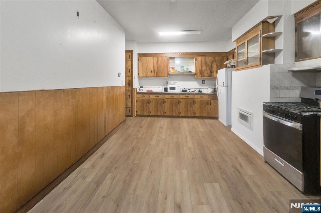 155 Wilson Avenue — photo 8
