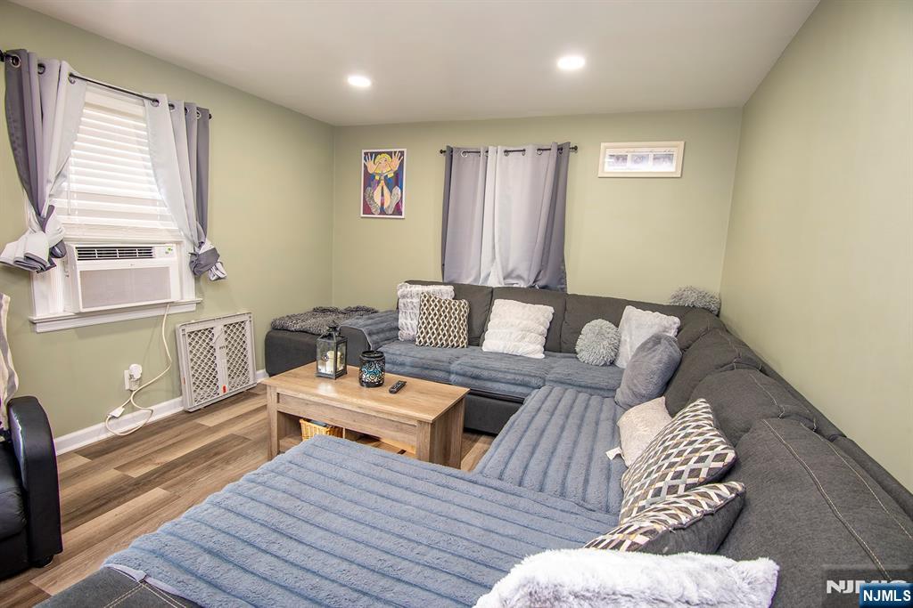 78 Dudley Dr, Bergenfield, NJ 07621