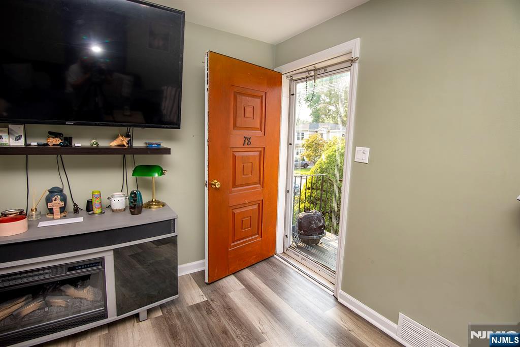 78 Dudley Dr, Bergenfield, NJ 07621