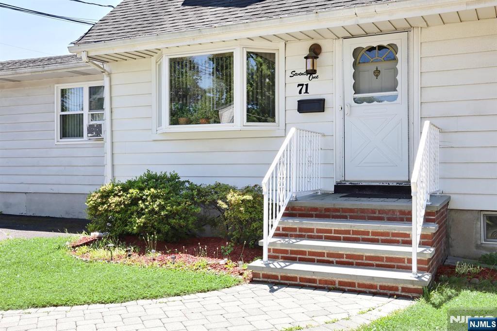 71 Lexington Ave, Dumont, NJ 07628