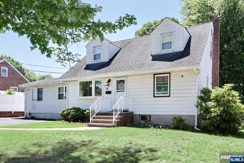 71 Lexington Ave, Dumont, NJ 07628