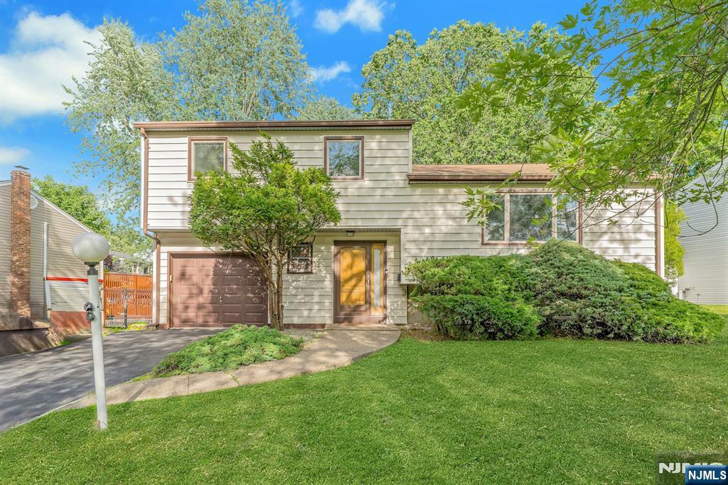 8 Marlo Road, Livingston NJ — listing photo