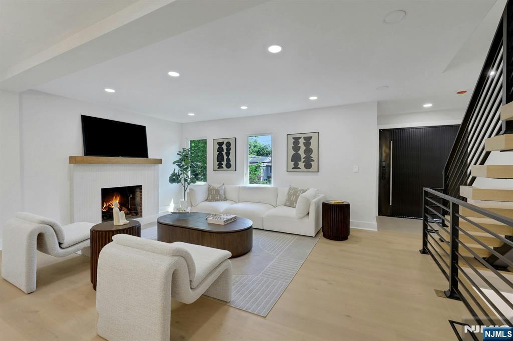 279 Jefferson Ave, Cresskill, NJ 07626