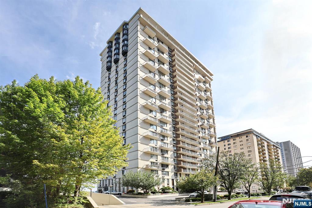 160 Overlook Ave #2D, Hackensack, NJ 07601