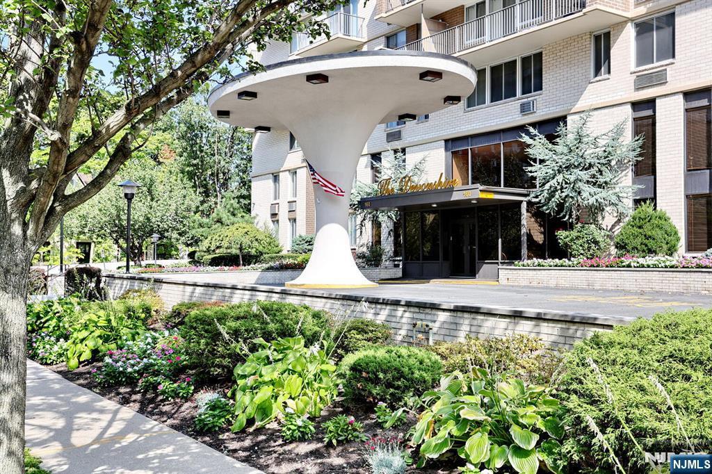 160 Overlook Ave #2D, Hackensack, NJ 07601