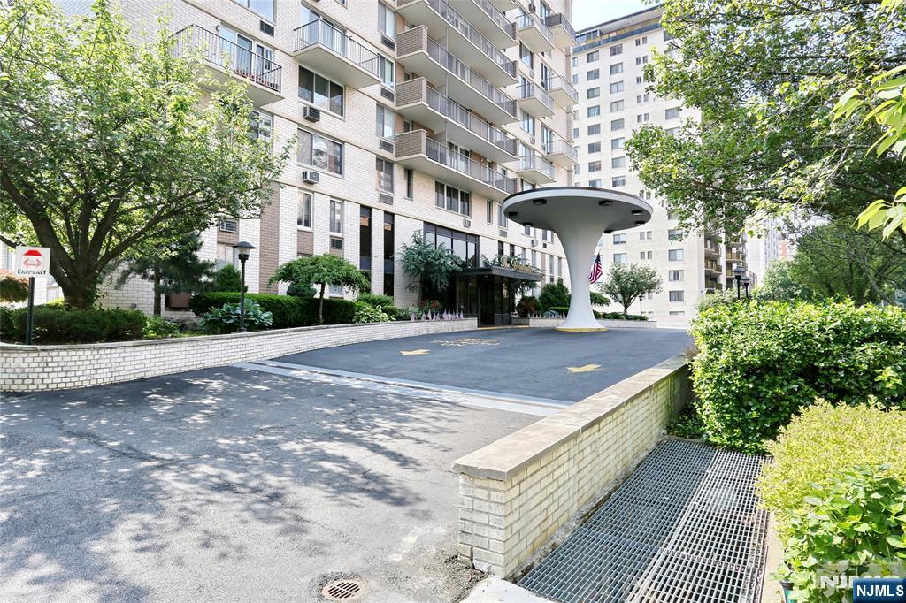 160 Overlook Ave #2D, Hackensack, NJ 07601