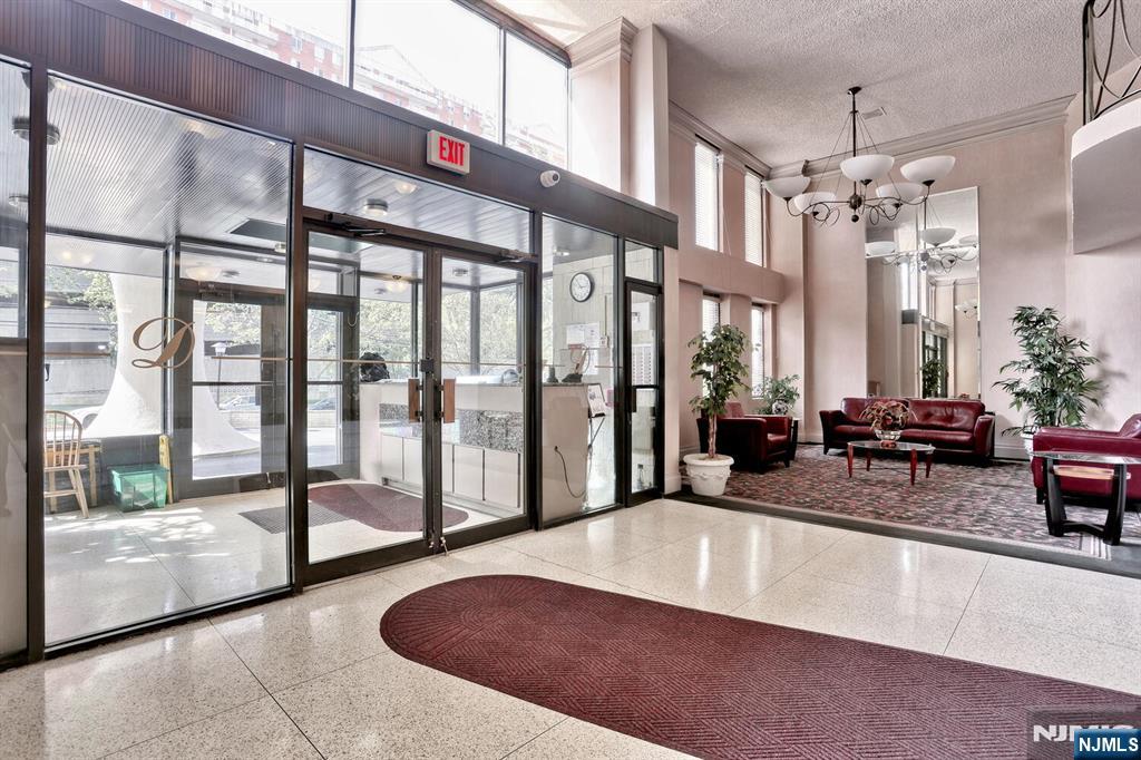 160 Overlook Ave #2D, Hackensack, NJ 07601